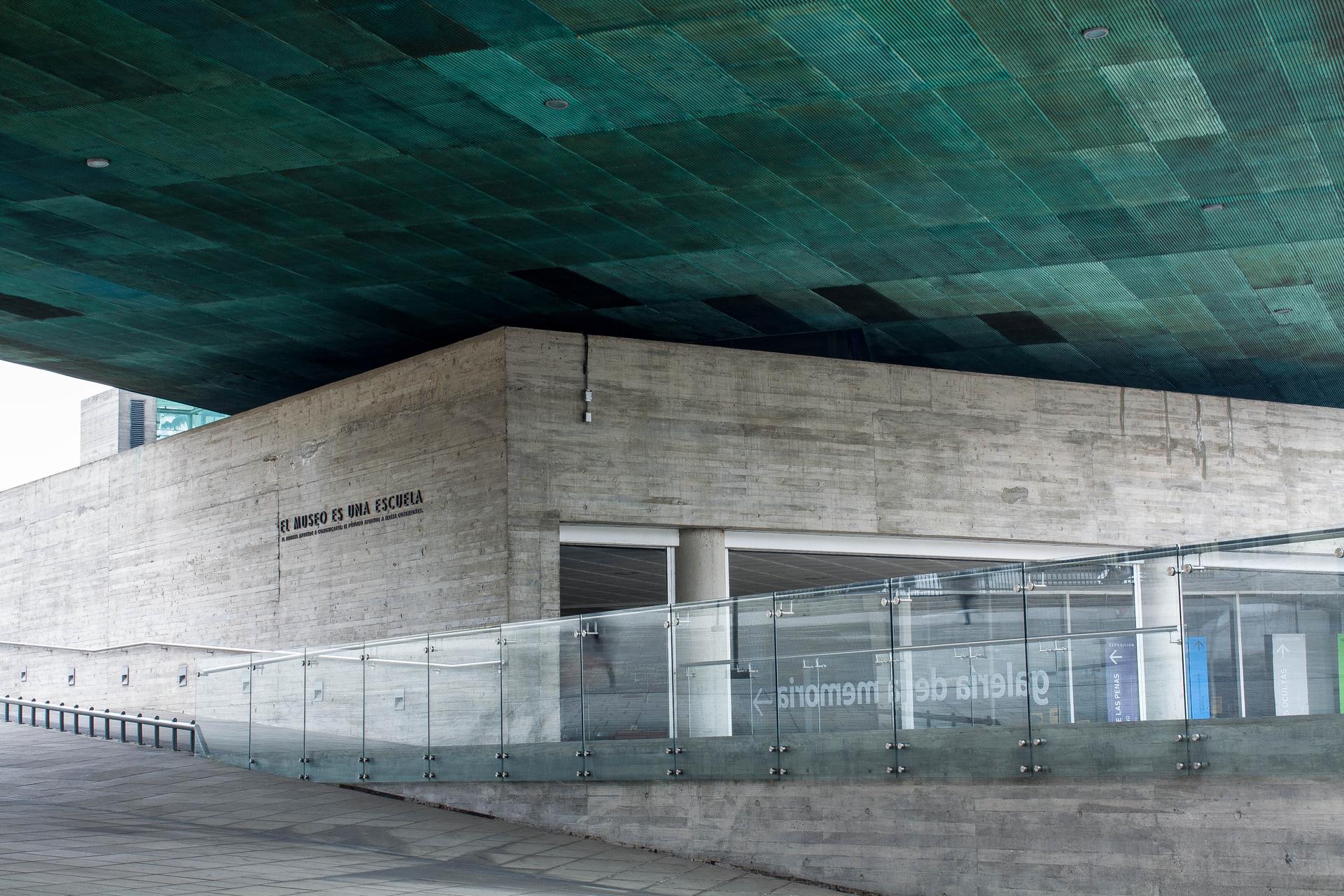 Explanada Museo de la memoria y los derechos humanos- Matias Poblete Aravena (WEB) (1).jpg
