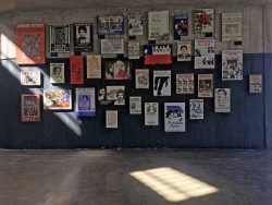 Fotografía de la exposición afiches de la resistencia